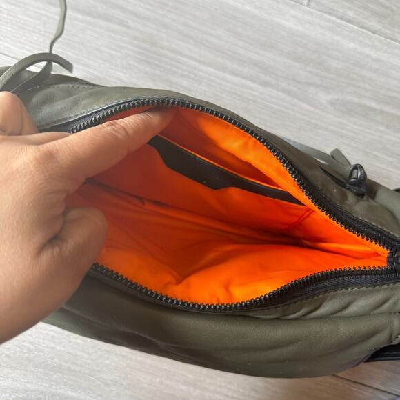 Rag & Bone Large Field Leather Messenger Bag Dark Green Puffer Leather And Nylon - Picture 15 of 16